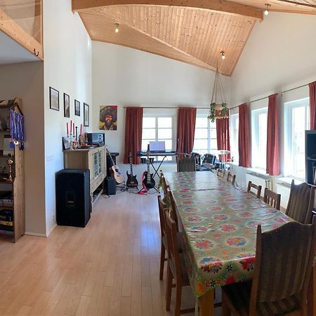 Hvammur 2 Guesthouse Red House Блёндюоус Экстерьер фото