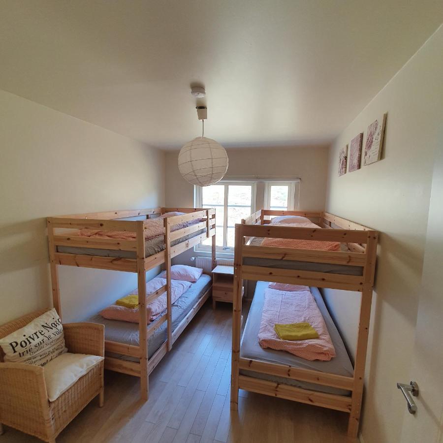 Hvammur 2 Guesthouse Red House Блёндюоус Экстерьер фото