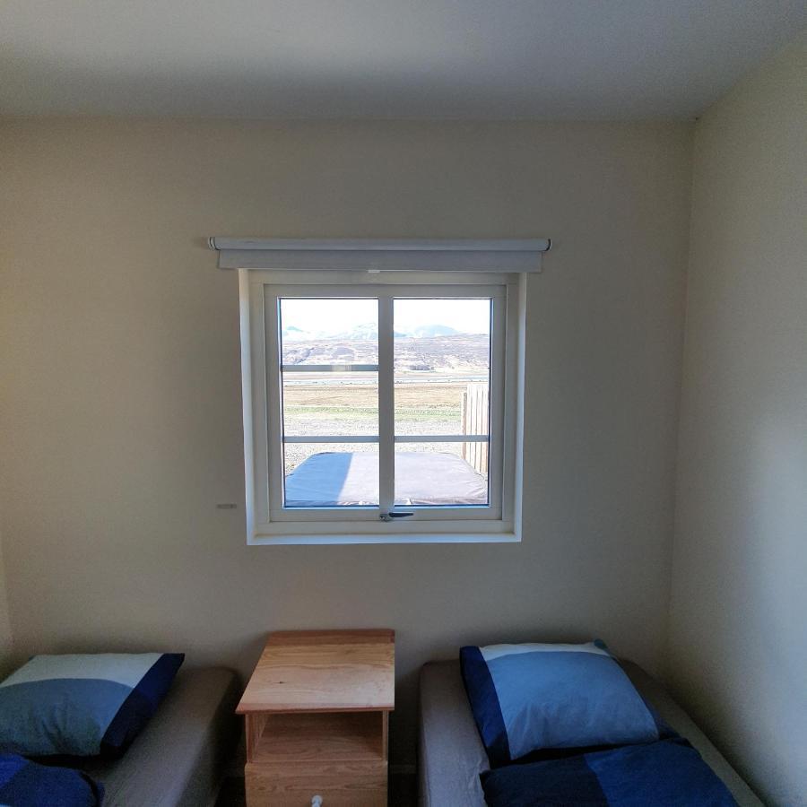 Hvammur 2 Guesthouse Red House Блёндюоус Экстерьер фото