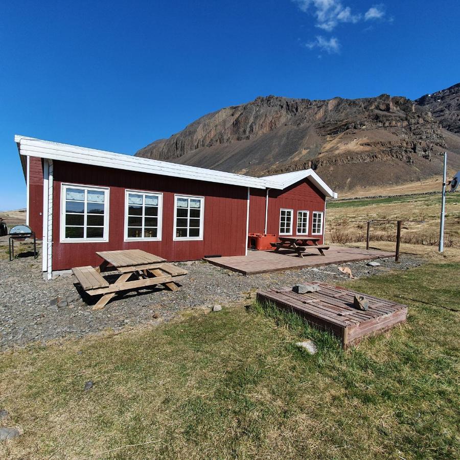 Hvammur 2 Guesthouse Red House Блёндюоус Экстерьер фото