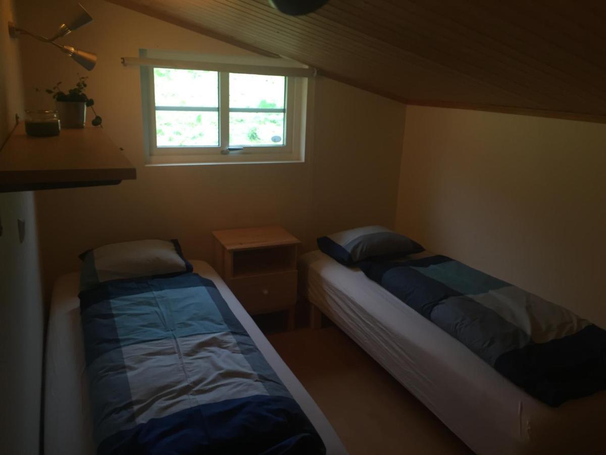 Hvammur 2 Guesthouse Red House Блёндюоус Экстерьер фото